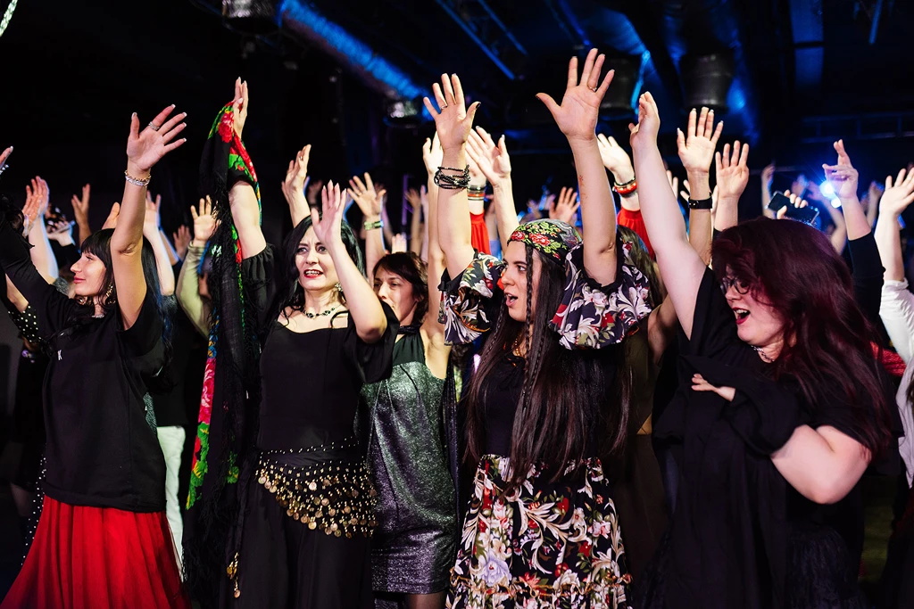 Команда «блеска» отметила 32 года — вместе, ярко, по-семейному Команда «блеска» отметила 32 года — вместе, ярко, по-семейному